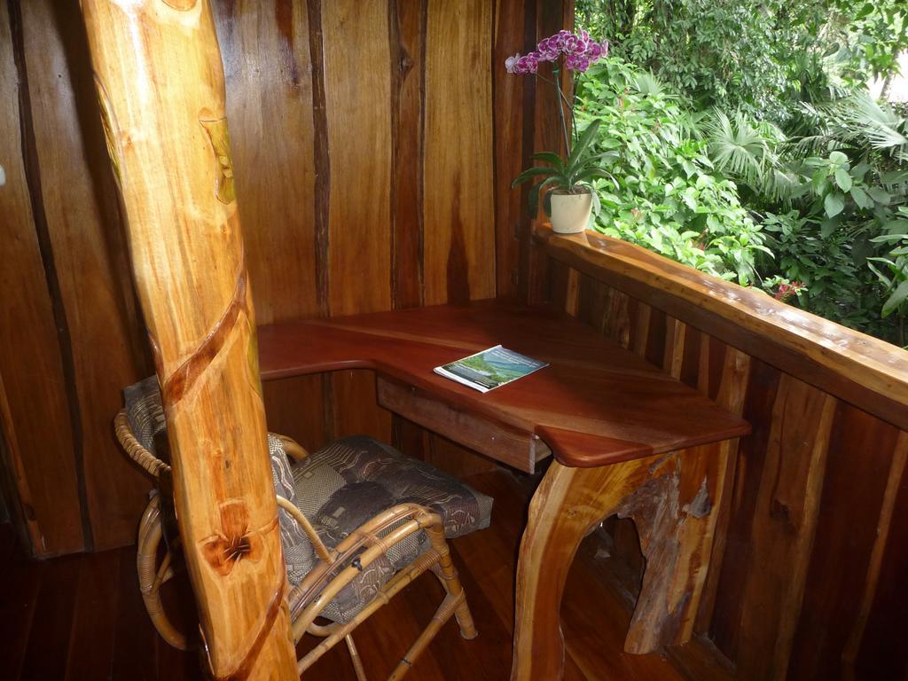 Topos Tree House Cahuita Eksteriør billede