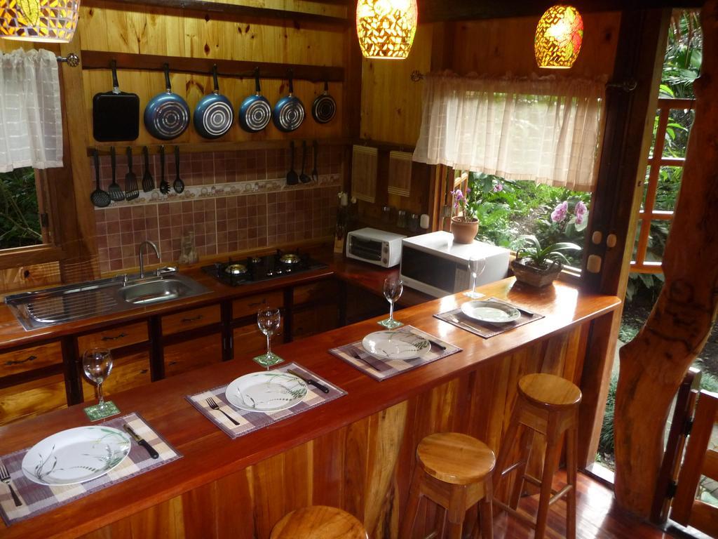 Topos Tree House Cahuita Eksteriør billede